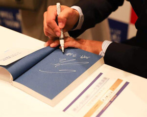 出版イベント色紙の直筆サインサイン会でのサインの書き方、ファン対応方法